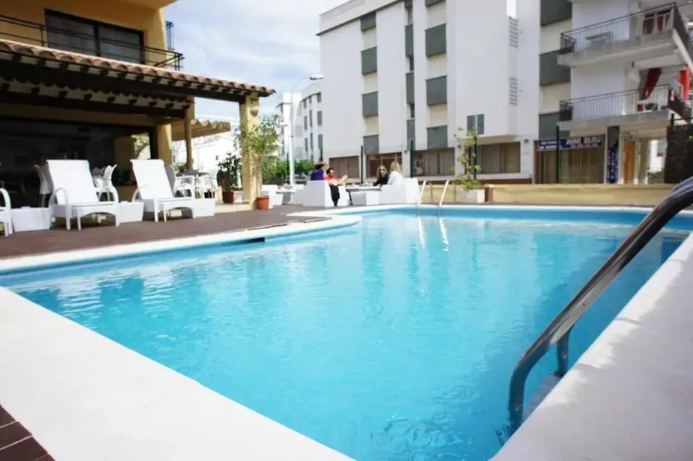 Piscina del hotel